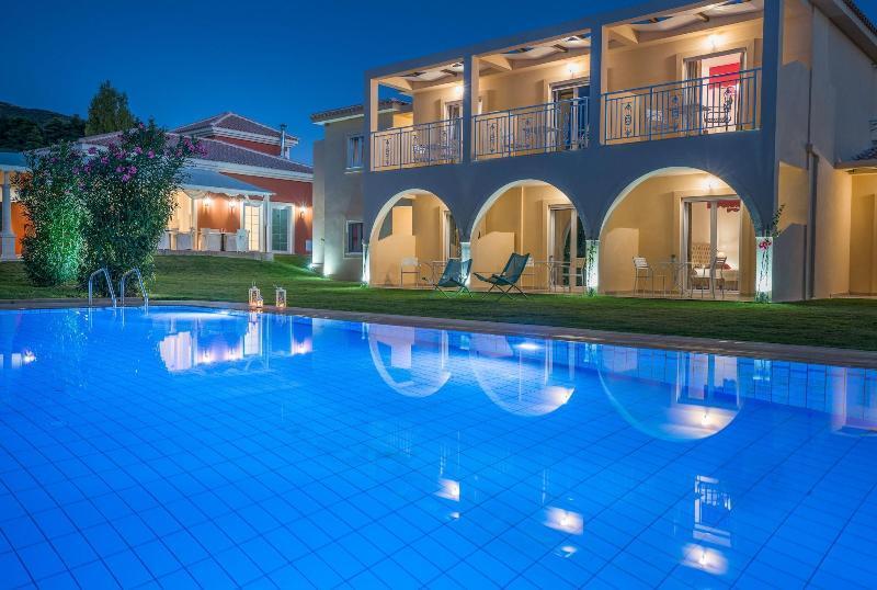 Aeolos Boutique Hotel & Suites Kalamaki  Ngoại thất bức ảnh
